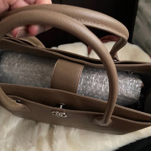 Chanel Cerf Executive Tote Bag - Picture 10 of 14